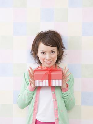 様々な洋食器を販売する会社がある